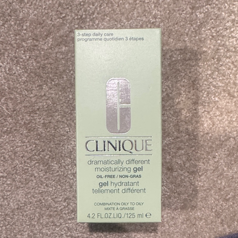 Clinique Dramatically Different Moisturizing Gel